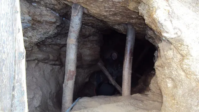 काइनाइट पत्थरको खानी 