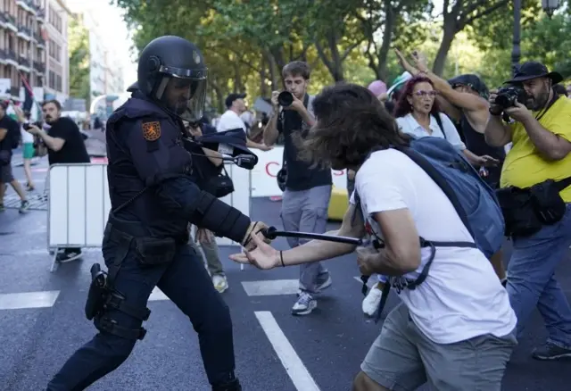 vuelta, prekinuta biciklistička trka u madridu