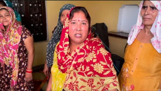 निक्कीच्या मावशी हेमलता समाजातील त्या लोकांवरही नाराज आहेत, ज्यांनी निक्कीच्या सुरक्षिततेची हमी दिली होती.