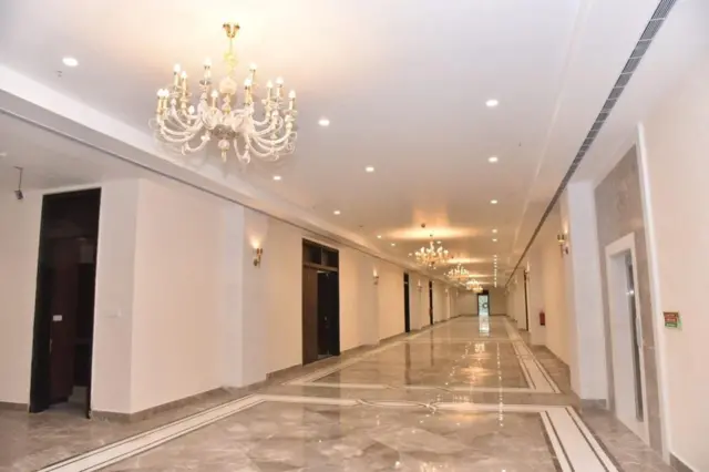 రుషికొండ భవనాలు పరిశీలించిన చంద్రబాబు