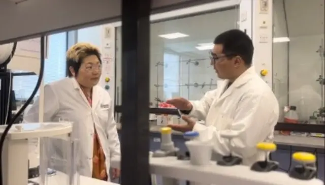 Асель Сартбаева маек учурунда...