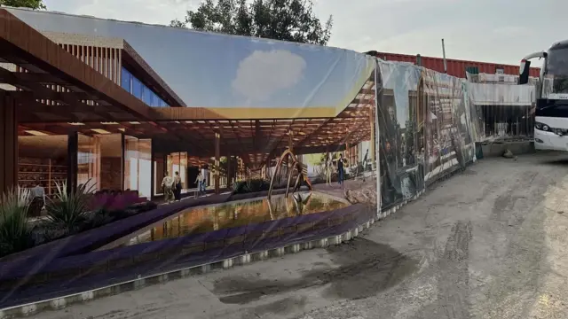 На околиці міста хочуть побудувати новий спірний туристичний центр під назвою "Вічна Бухара" 