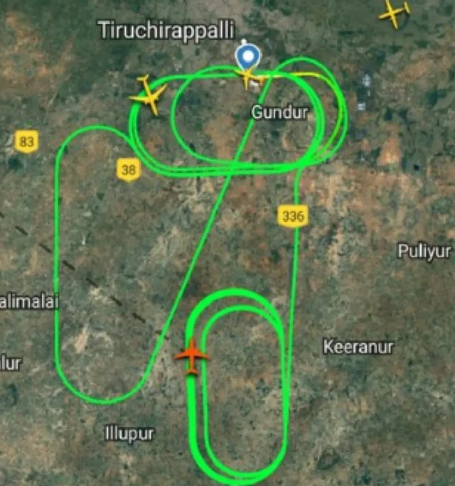 திருச்சியில் விமானம் வானில் வட்டமடித்த பாதை
