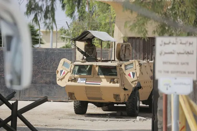 بوابة دخول معبر رفح البري من الجانب المصري