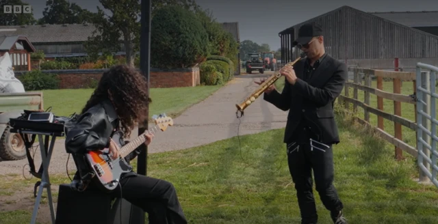 બીબીસી ગુજરાતી ગાય સંગીત દૂધ ખેડૂત બ્રિટન જૅઝ મ્યુઝિક