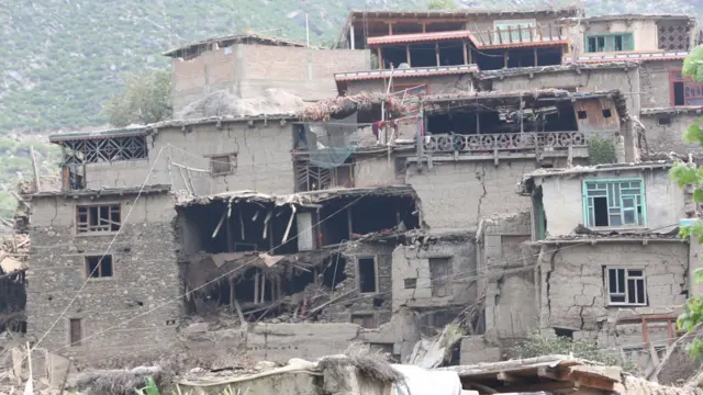 Поврежденное здание в провинции Кунар