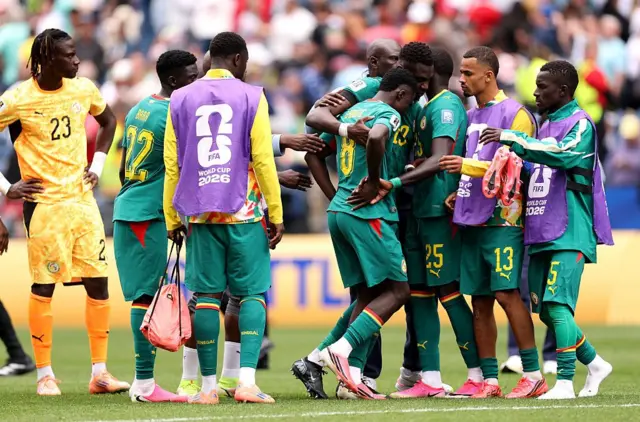 Les joueurs du Sénégal abattus après la défaite 2-3 lors du match des seizièmes de finale de la Coupe du Monde de la FIFA 2026 opposant la Belgique au Sénégal, au Seattle Stadium, le 1er juillet 2026 à Seattle.