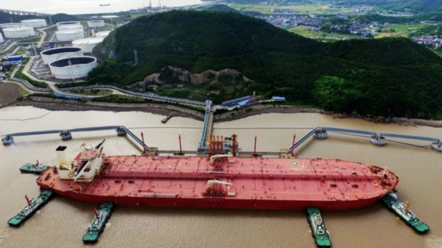 Кытай Орусия менен Украинанын ортосундагы согуштан өзүнө киреше таба алды: ал орусиялык мунайзатты өтө арзан баада сатып алууга жетишти