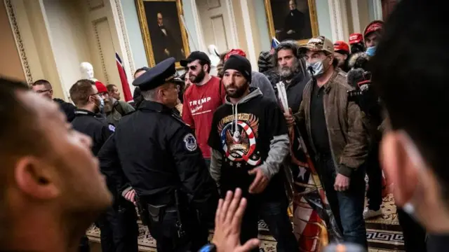 A watan Janairu ne wasu Amurkawa da ba su ji daɗin sakamakon zaɓen 2020 suka mamaye majalisa.