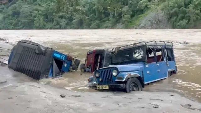 హిమాలయాలు, ప్రమాదాలు, కొండచరియలు, వర్షాకాలం