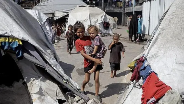 أطفال نازحون في غزة