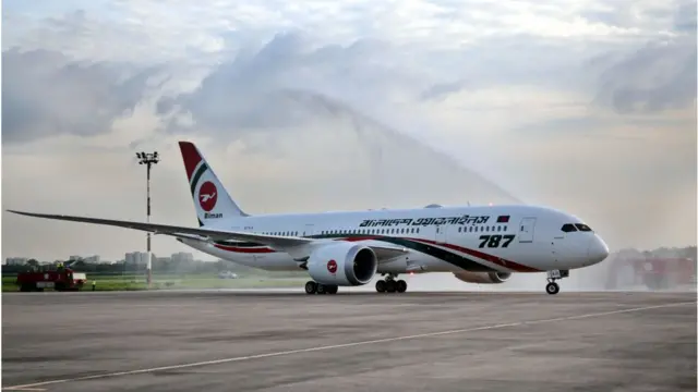 বাংলাদেশে পহেলা জুন থেকে অভ্যন্তরীণ রুটে বিমান চলাচল শুরু হবে।