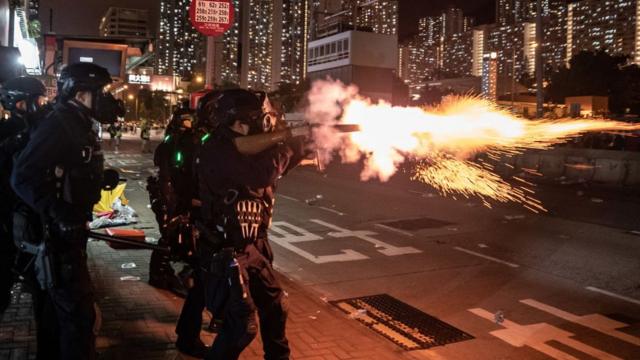 下午至晚上，示威者与警方陆续在金钟、黄大仙、大埔、天水围等多个地点发生冲突