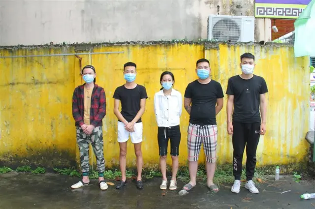 被捕的其中五名中国公民。