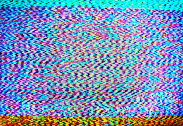 Imagem estática de uma televisão