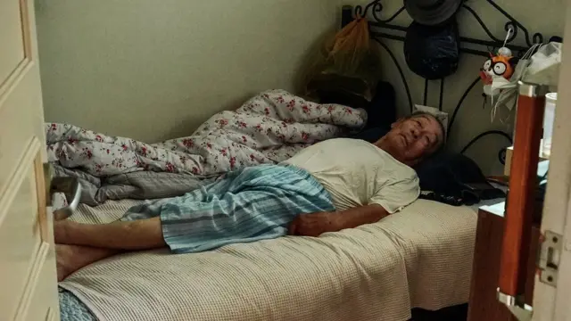 ሊ ዳይ-ቦንግ ኣብ ዕደና ከሰል ሰሜን ኮርያ ከቢድ ስራሕ ክሰርሕ ተገዲዱ፡ ኣብ መስርሕ ድማ ሰለስተ ኣጻብዕቱ ስኢኑ