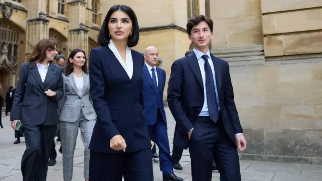 Ular qora tanli yigitni bakalavr ziyofatiga taklif qilishdi.