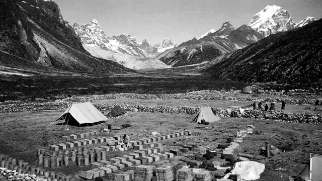 सन् १९५६ मा सगरमाथा आधारशिविर।