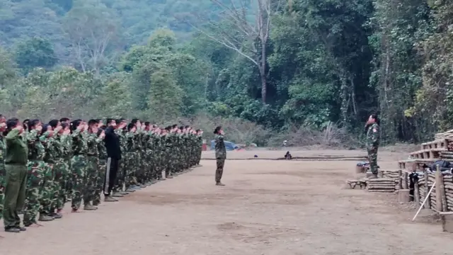 LGBT စစ်ဦးစီး ခေါင်းဆောင်တဲ့ မိုးကုတ်ဗျူဟာ