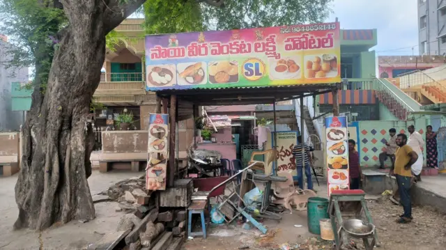 ధ్వంసమైన హోటల్ ఫోటో