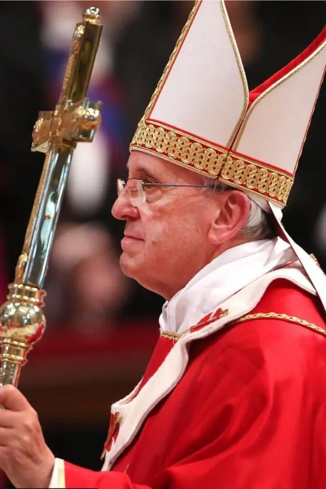 Папа Франциск во время службы 