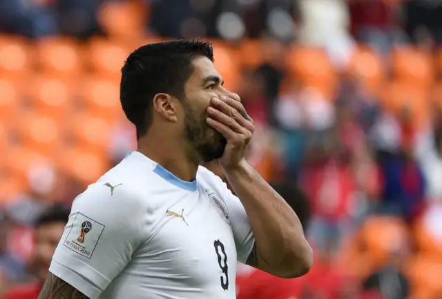 La imagen que refleja el día que ha tenido Suárez frente a Egipto.