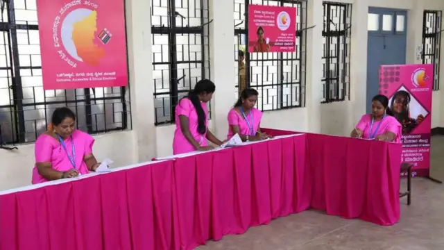 चुनाव, पिंक बूथ