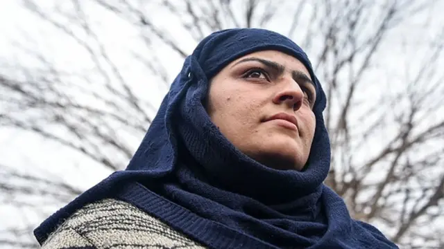 بھارت کے زیرِ انتظام کشمیر میں پھنسی خواتین