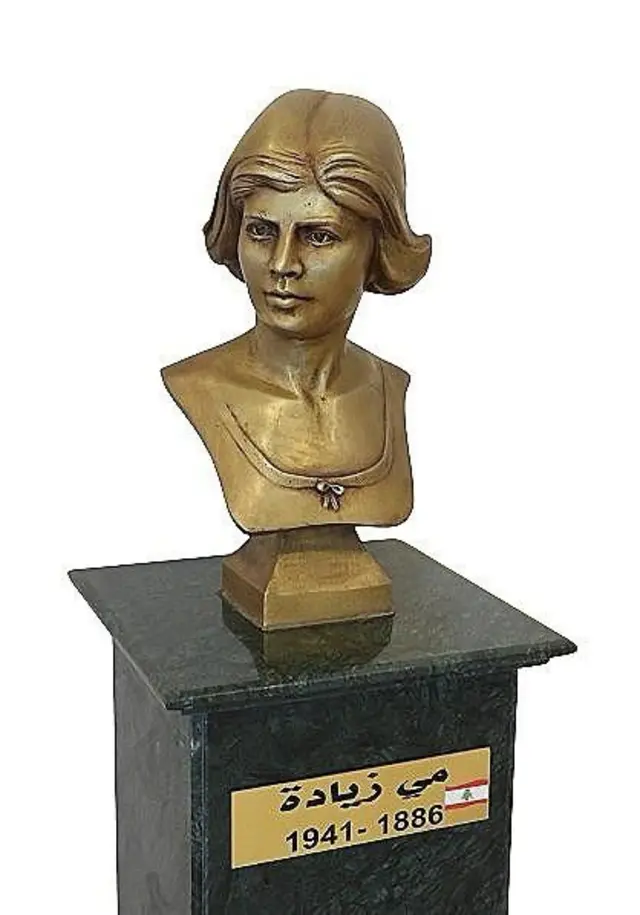 قامت منظمة المرأة العربية بصنع تمثال نصفي لمي زيادة في إطار مشروعها لتخليد ذكرى رائدات الحركة النسائية العربية