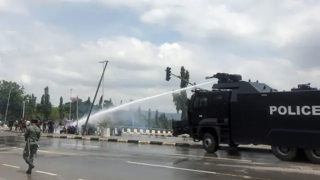 ፖሊስ ተቃዋሚዎች ላይ አስለቃሽ ጭስ ተኩሷል