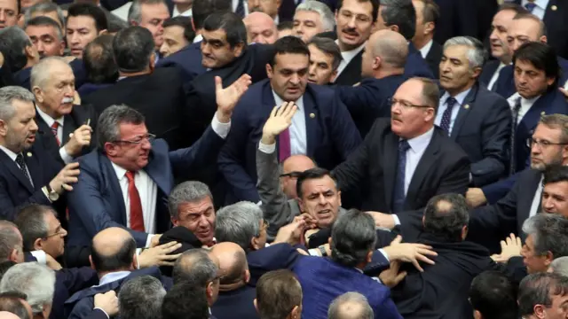 Meclisteki kavga anı