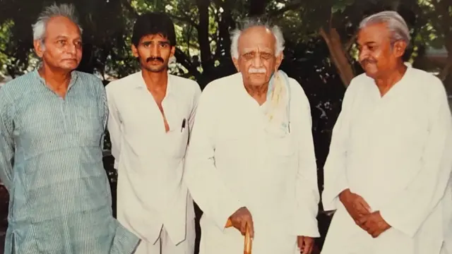 મનુભાઈ પંચોળી 'દર્શક' સાથે દિલીપ રાણપુરા