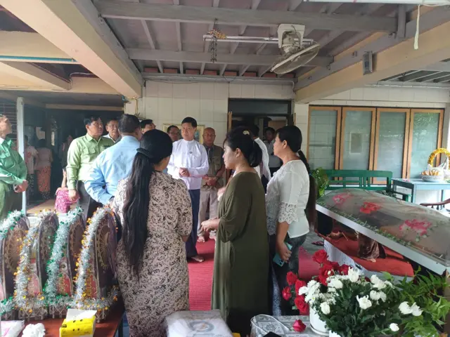 စစ်ကောင်စီရဲ့ မန္တလေးတိုင်းဝန်ကြီးချုပ် ဦးမျိုးအောင်ဦးဆောင်တဲ့ အဖွဲ့