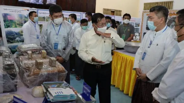 ဒီမိုကရေစီအစိုးရသက်တမ်းနှစ်ခုမှာ ပြည်ပထောက်ပံ့ငွေ၊ ချေးငွေတွေနဲ့လည်ပတ်ခဲ့တာလို့ စစ်ခေါင်းဆောင်ပြော