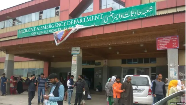 कश्मीर में स्कूल बस पर पथराव