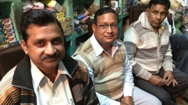 संतोष कुमार गुप्त (बाएं)