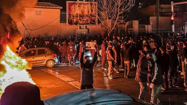 Aksi protes di jalanan Teheran, Iran, pada 9 Januari lalu.