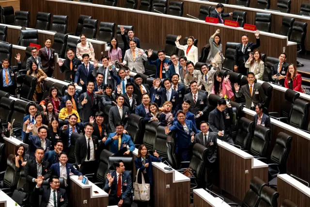 สส.ก้าวไกล หลังเสร็จสิ้นการประชุมสภาเพื่ออภิปรายทั่วไปรัฐบาลโดยไม่มีการลงมติ เมื่อ 4 เม.ย.