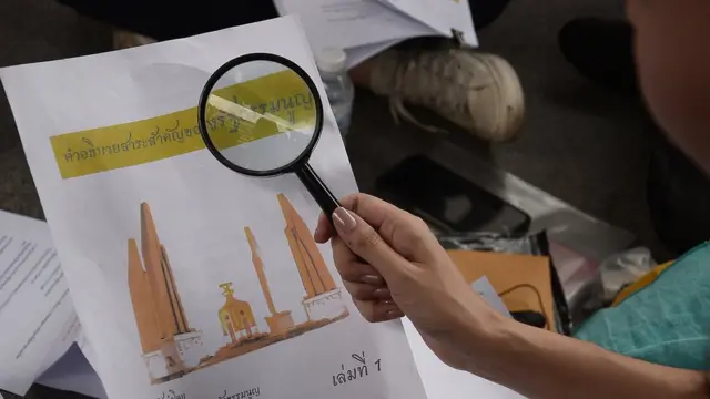 ภาพคำอธิบายสาระสำคัญของร่าง รธน.