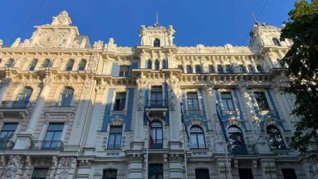 Zgrada u ulici Strelnieku 4a, arhitekte Mihaila Ajzenštajna, izgrađena je 1905. godine.