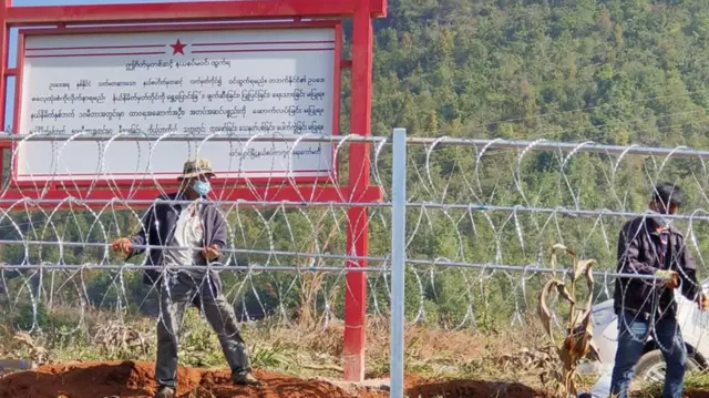 ကိုဗစ်ကာလအတွင်းက မြန်မာတရုတ်နယ်စပ်မှာ ခြံစည်းရိုးခတ်နေစဥ်