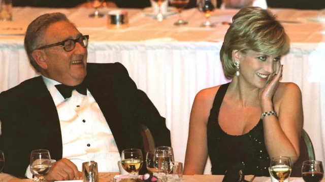 Henry Kissinger avec la princesse Diana en 1996