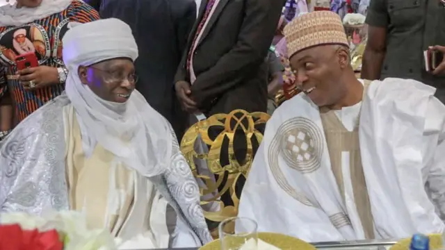 Shugaban majalisar dattawan Najeriya Bukola Saraki (dama) na cikin manyan bakin da suka halarci bikin