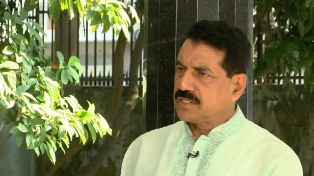 নির্বাচনে সবার জন্য সমান সুযোগ নেই বলে দাবি করছেন নরসিংদী জেলা বিএনপি'র সভাপতি খায়রুল কবির খোকন।