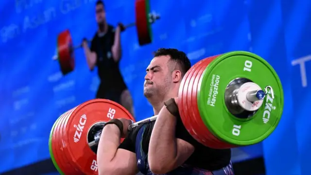 علی داوودی تنها مدال‌آور وزنه‌برداری ایران در هانگژو بود