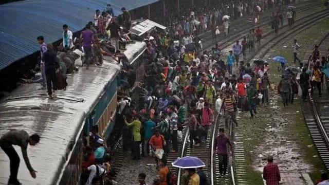 বৃষ্টিতে ভোগান্তি বাড়ে ঈদযাত্রায়