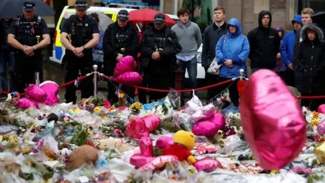 mengheningkan cipta di Manchester