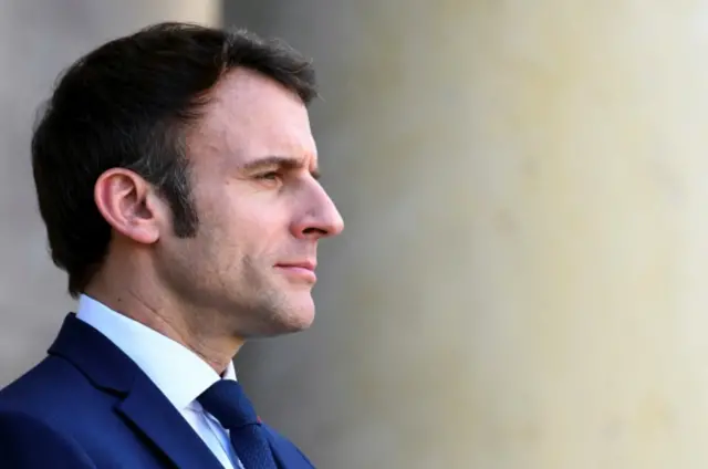 O presidente francês Emmanuel Macron dá as boas-vindas à presidente da Geórgia, Salome Zourabichvili (fora da foto), para uma reunião sobre a crise da Ucrânia no Palácio do Eliseuvulcan slotParis, França,vulcan slot28vulcan slotfevereirovulcan slot2022. REUTERS/Piroschka vanvulcan slotWouw