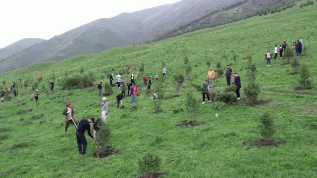 Жайлоодогу адамдар