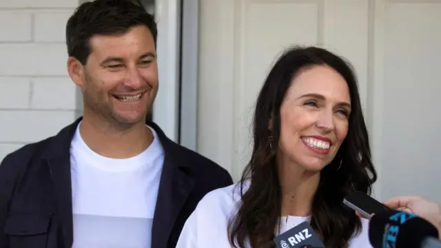 న్యూజిలాండ్ ప్రధాని జెసిండా, ఆమె భర్త